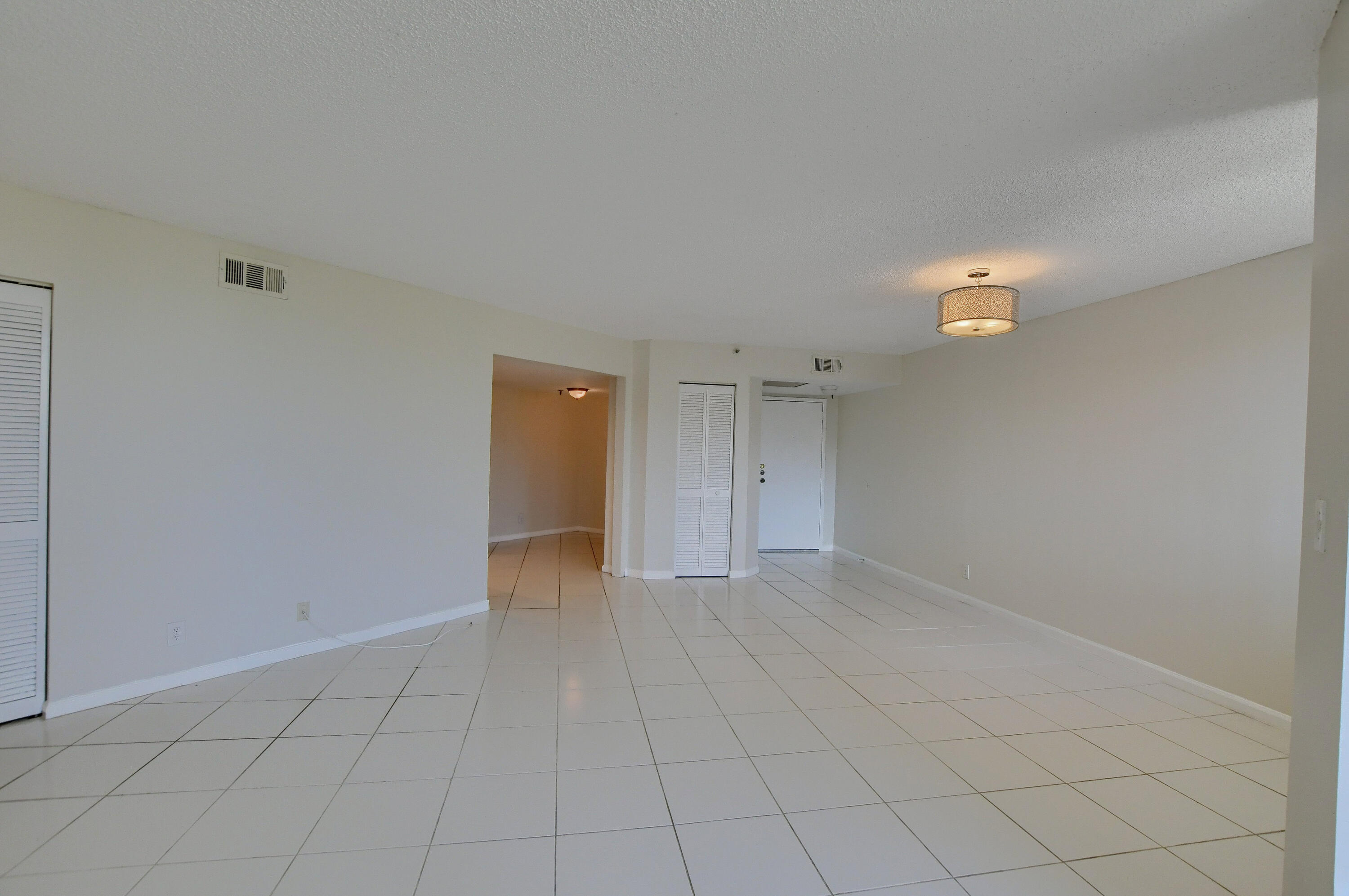6463 La Costa Drive, Unit 406 Boca Raton, FL 33433 - Photo 5 of 23 05_ebf_5129-hdr(5)