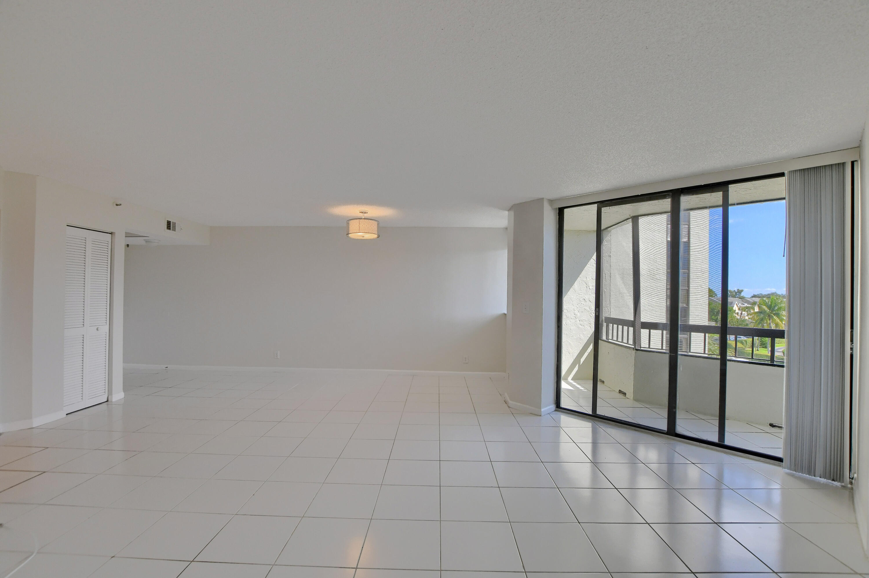 6463 La Costa Drive, Unit 406 Boca Raton, FL 33433 - Photo 6 of 23 06_ebf_5134-hdr(5)