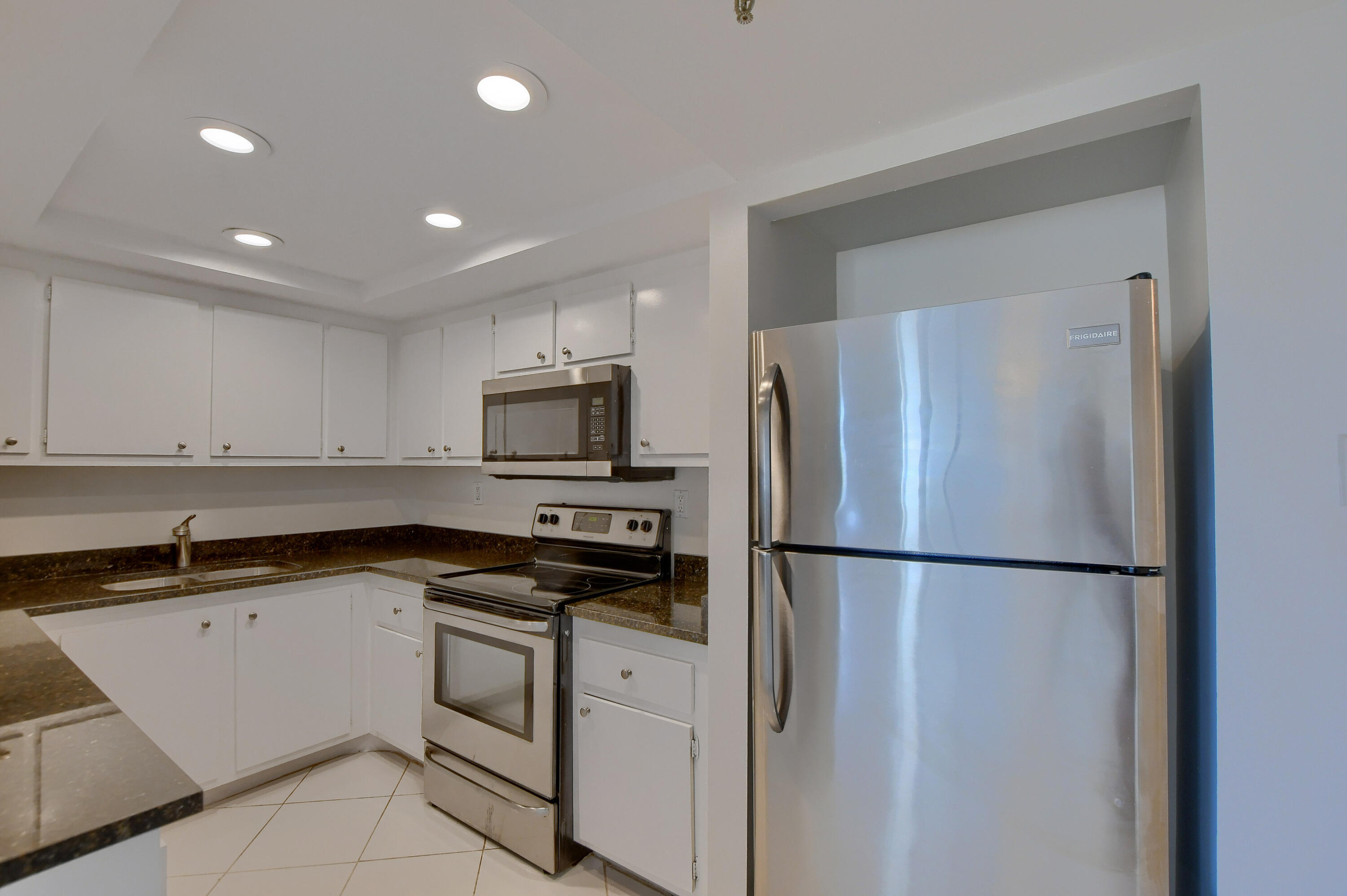 6463 La Costa Drive, Unit 406 Boca Raton, FL 33433 - Photo 7 of 23 07_ebf_5144-hdr(5)