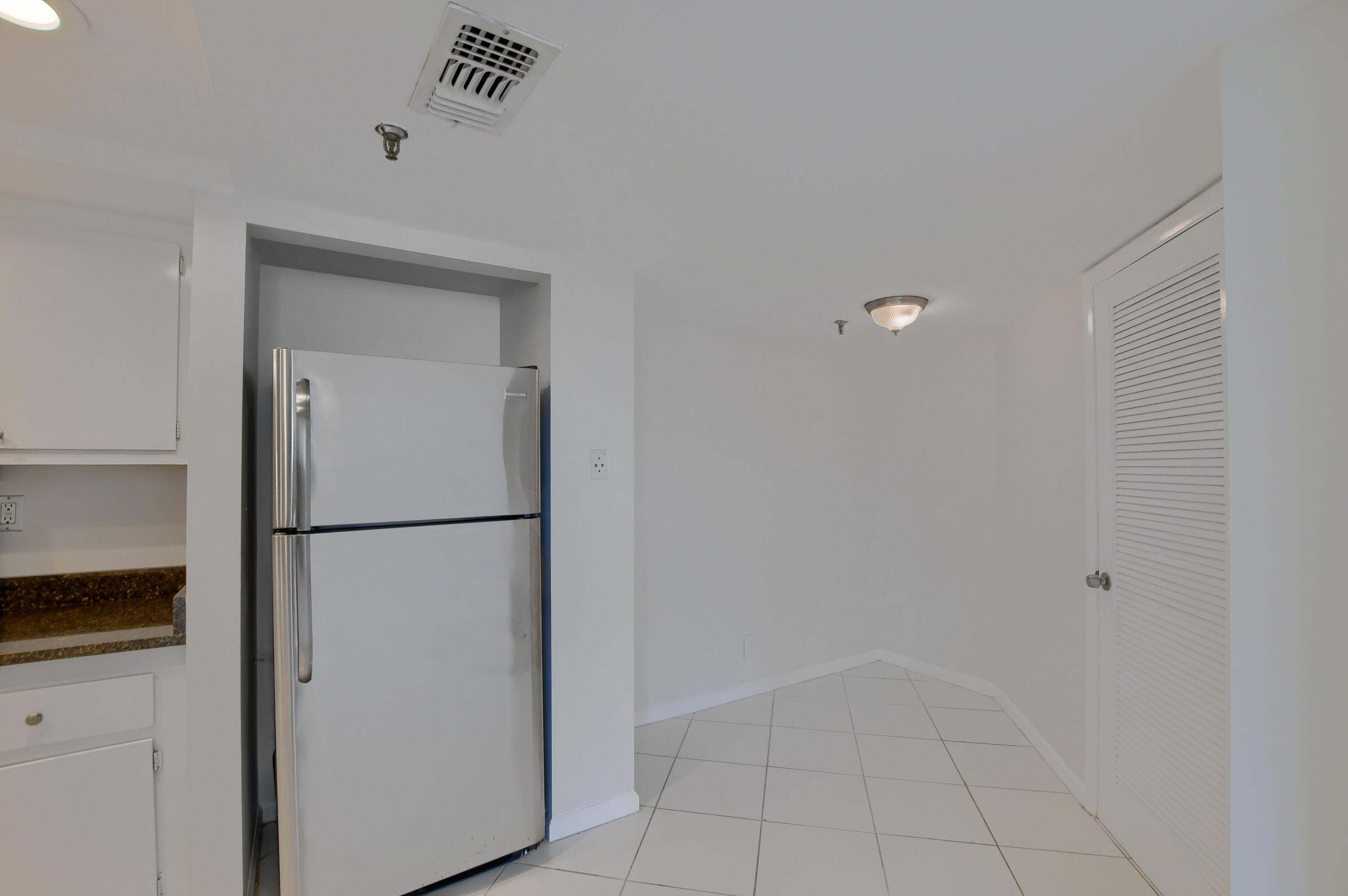 6463 La Costa Drive, Unit 406 Boca Raton, FL 33433 - Photo 9 of 23 09_ebf_5139-hdr(5)
