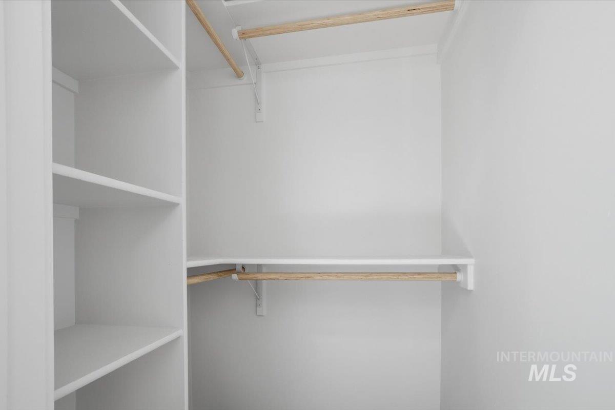 2175 Austin Way Fruitland, ID 83619 - Photo 17 of 30 View of walk in closet