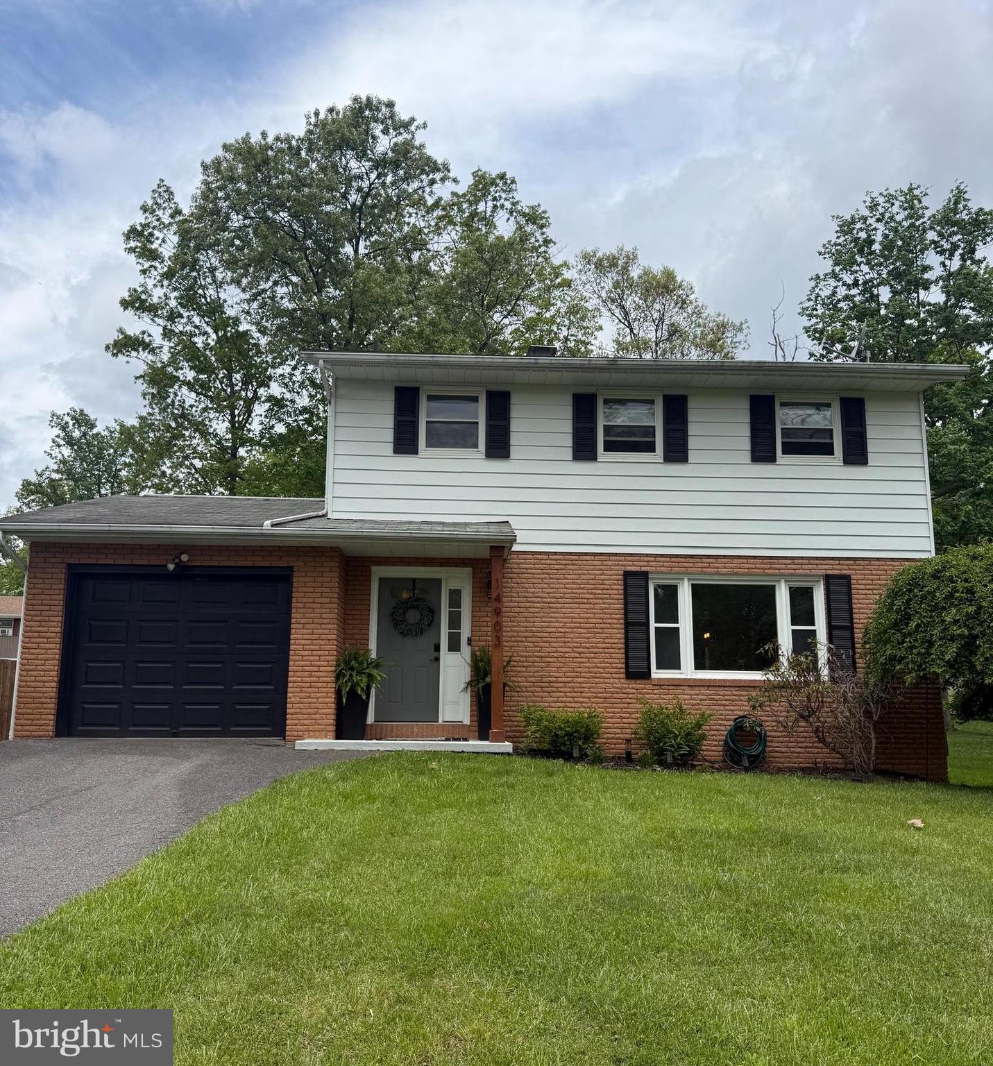 WELCOME HOME to 14903 Viewcrest Road