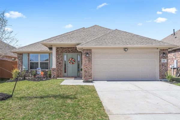 a front view of house with yard