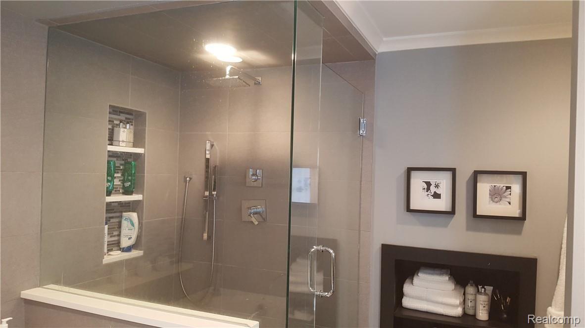 25555 Meridian Road Grosse Ile, MI 48138 - Photo 53 of 58 Large shower with rain head & hand held shower wand.