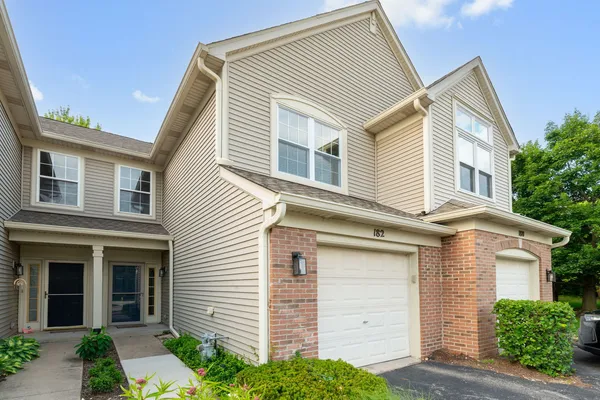 $2,300 | 182 Stockton Drive, Grayslake, IL 60030