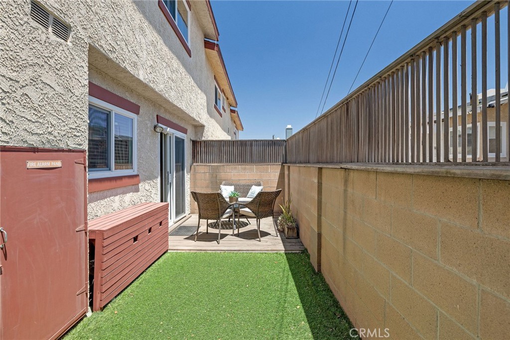 2703 Rockefeller Lane, Unit 1 Redondo Beach, CA 90278 - Photo 39 of 44 Rear yard