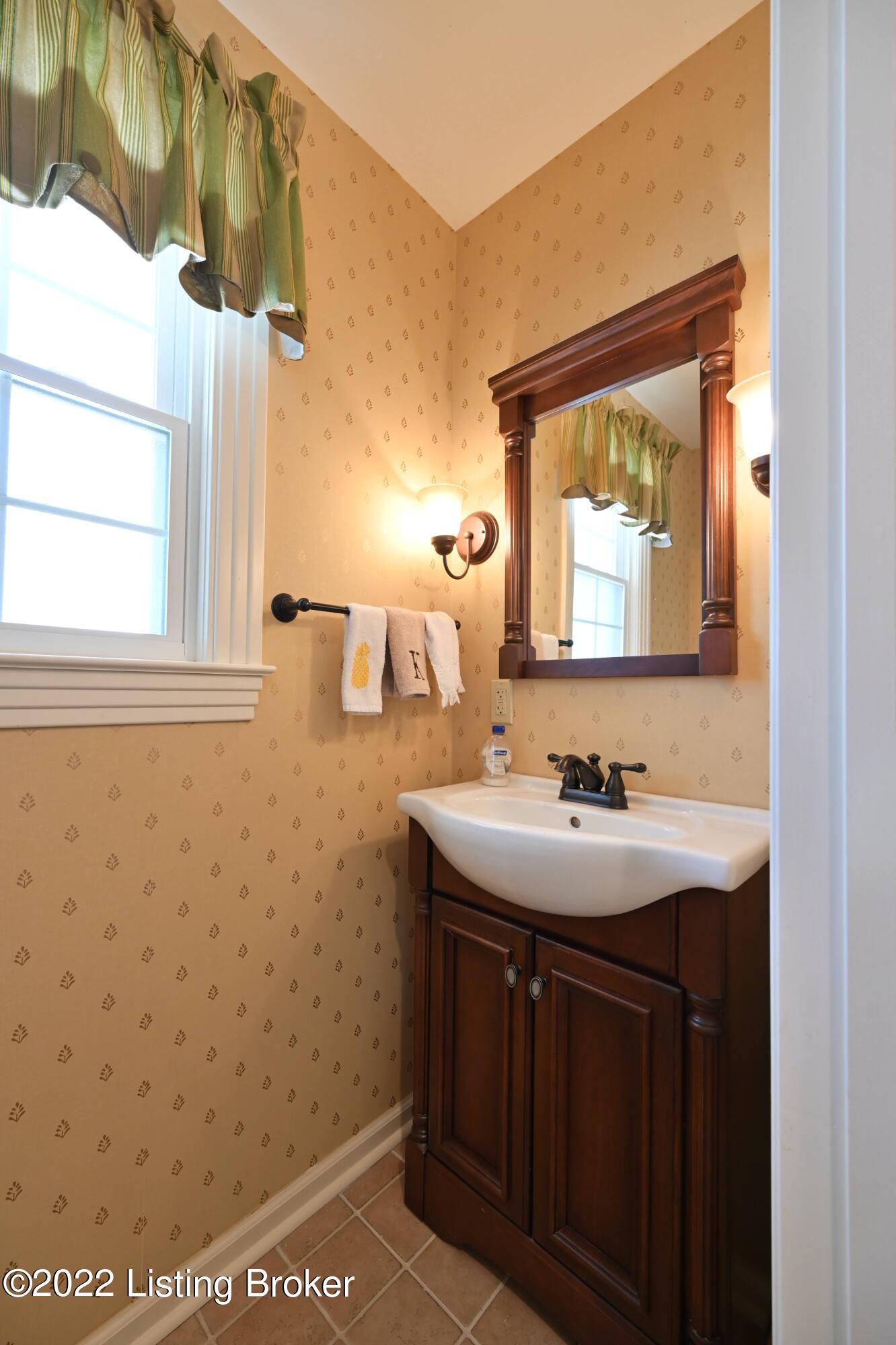 8606 Charing Cross Road Louisville, KY 40222 - Photo 21 of 48 DSC_0304