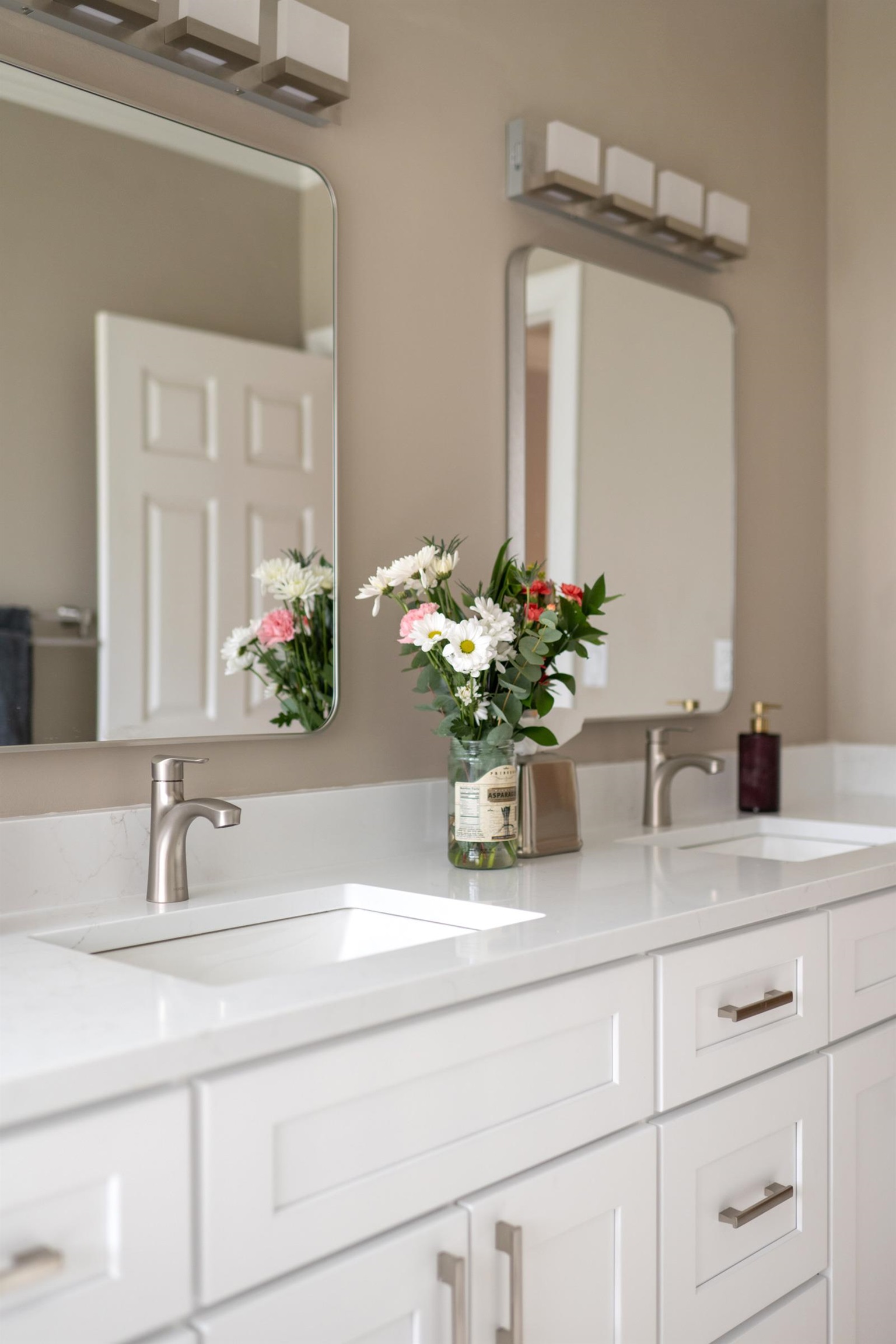 2010 East Overbluff Road Spokane, WA 99203 - Photo 17 of 49