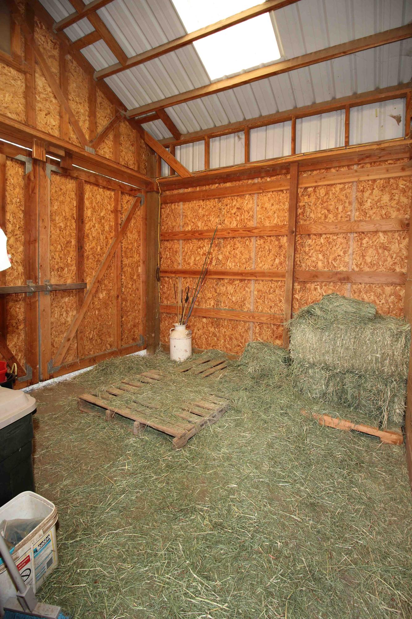 60076 Turquoise Road Bend, OR 97702 - Photo 6 of 43 Hay storage area, has held 5 ton.