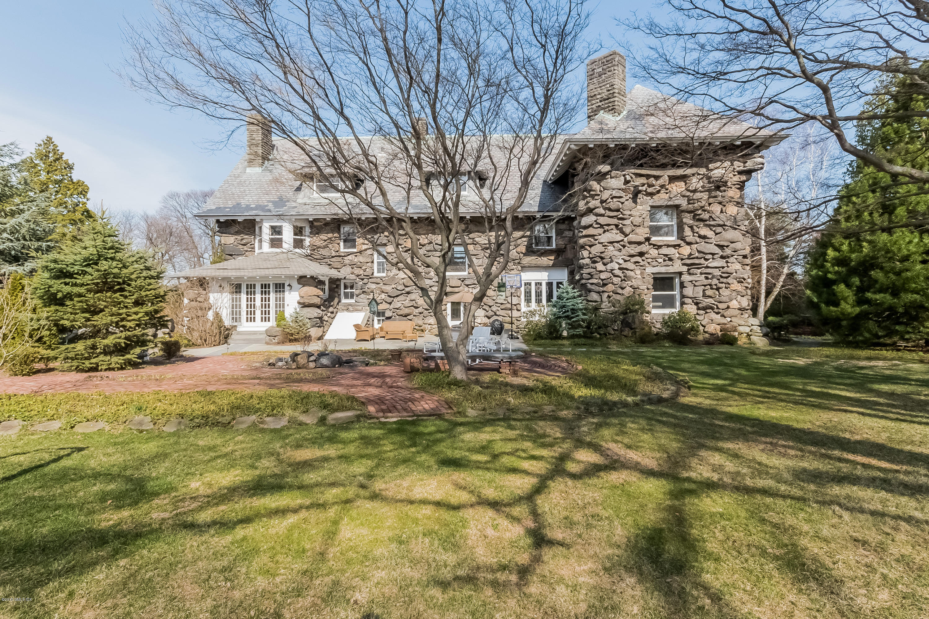 432 Field Point Road Greenwich, CT 06830 - Photo 25 of 25 a view of a yard with brick walls