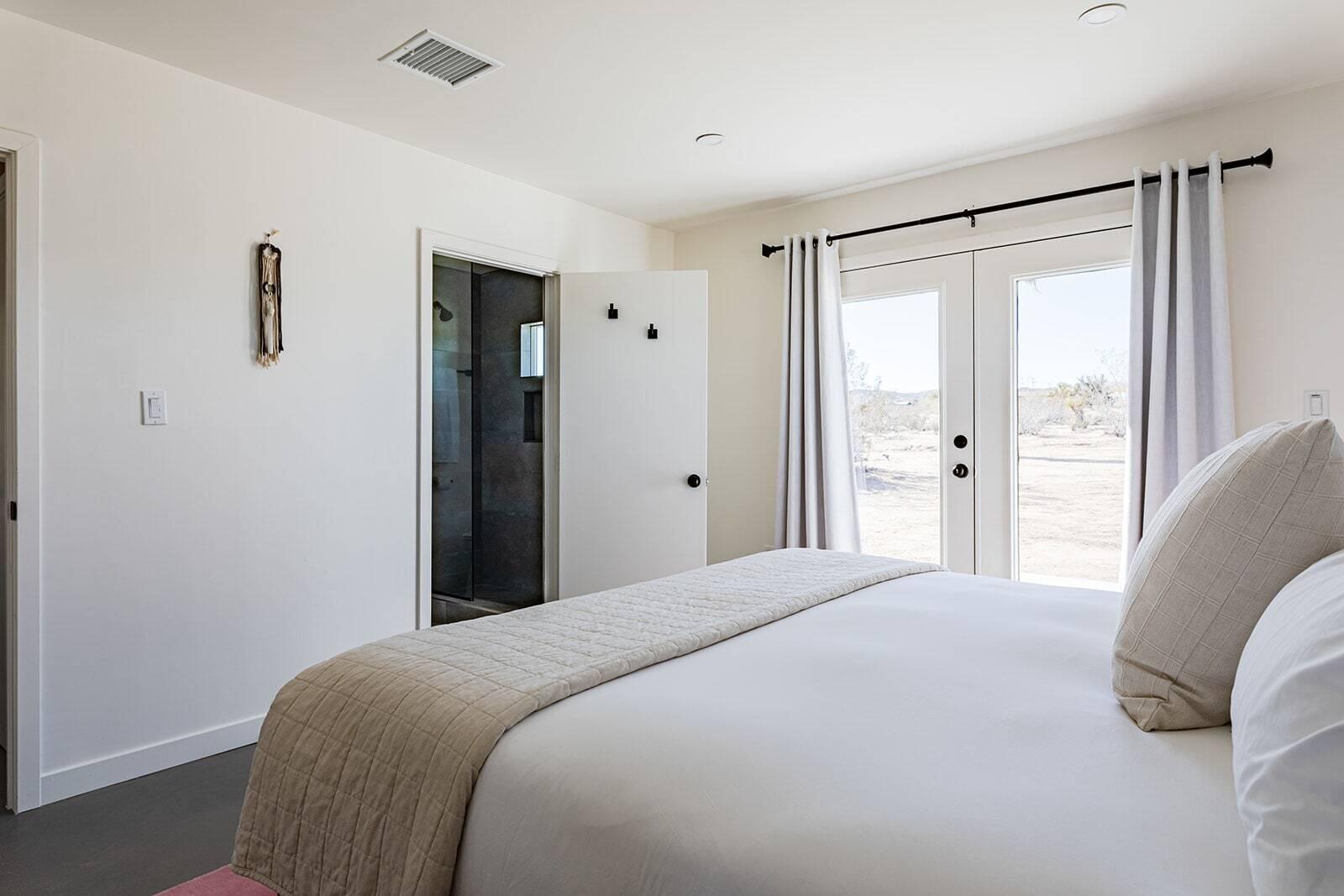 55717 Ruth Lane Yucca Valley, CA 92284 - Photo 29 of 32 a bedroom with a large bed and a window