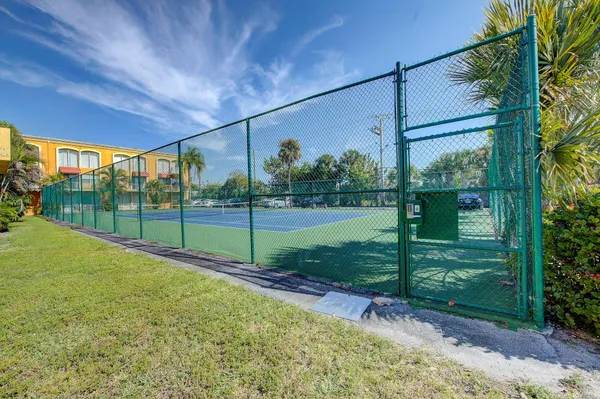 $2,200 | 18111 Northwest 68th Avenue, Unit I210, Hialeah, FL 33015