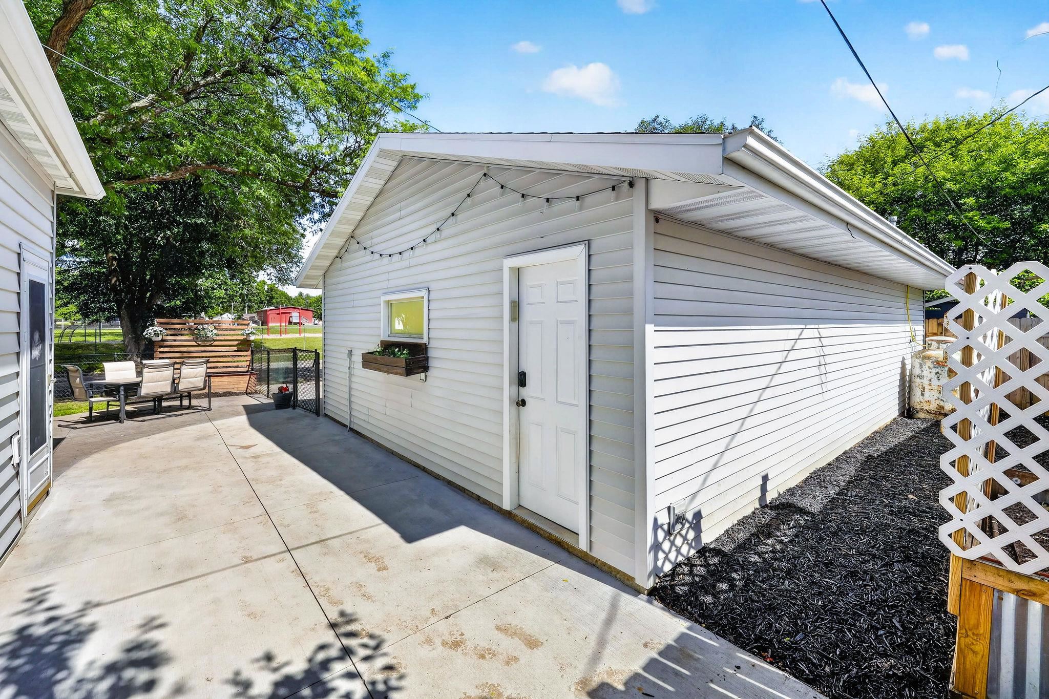 432 6th Street Baraboo, WI 53913 - Photo 8 of 56