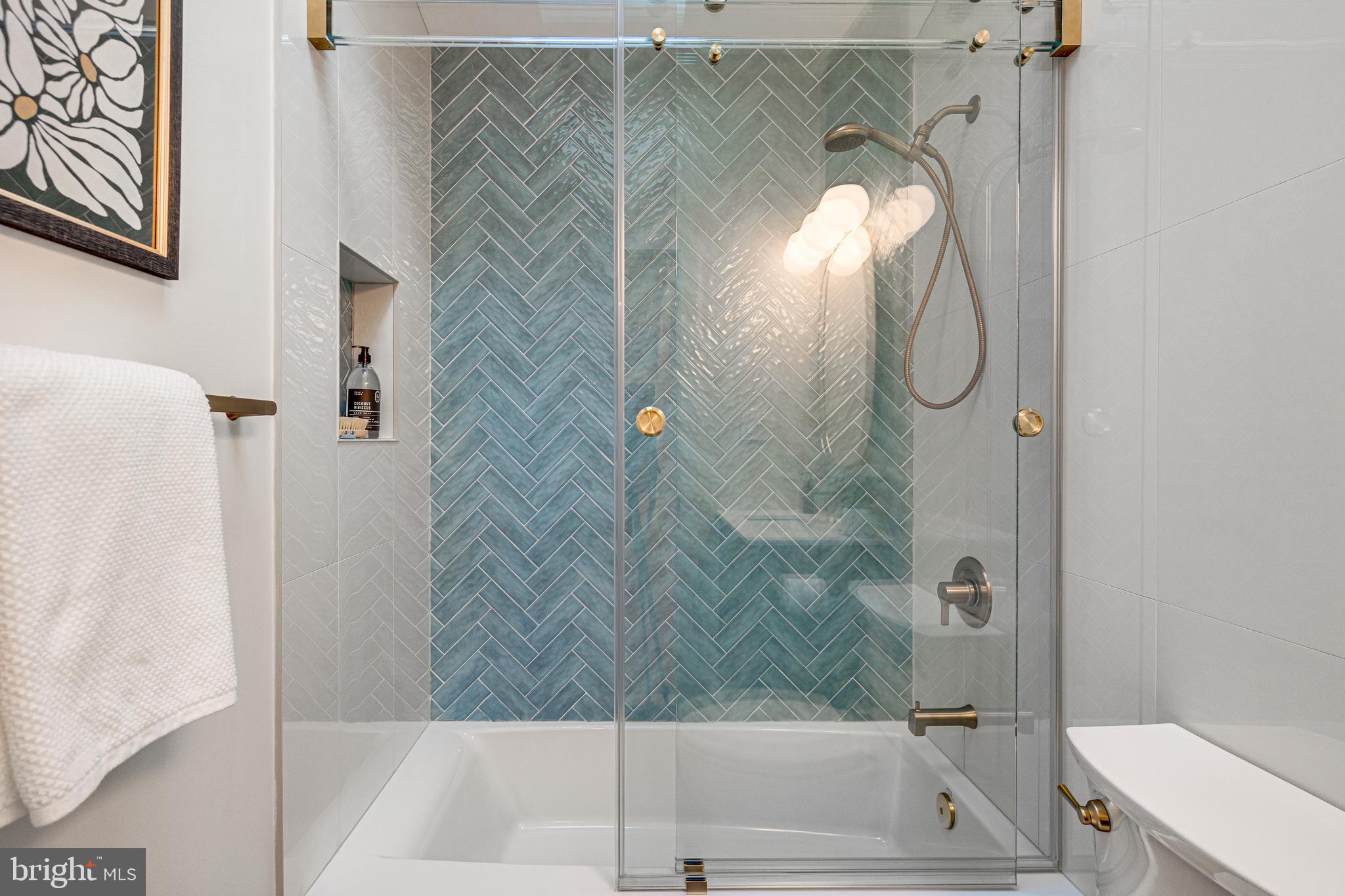 108 Interpromontory Road Great Falls, VA 22066 - Photo 51 of 93 Full bathroom