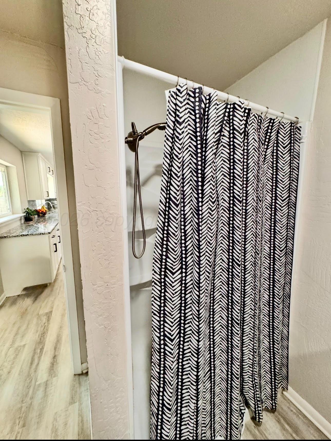 810 Charles Avenue Panhandle, TX 79068 - Photo 12 of 29 Half bath/Mudroom
