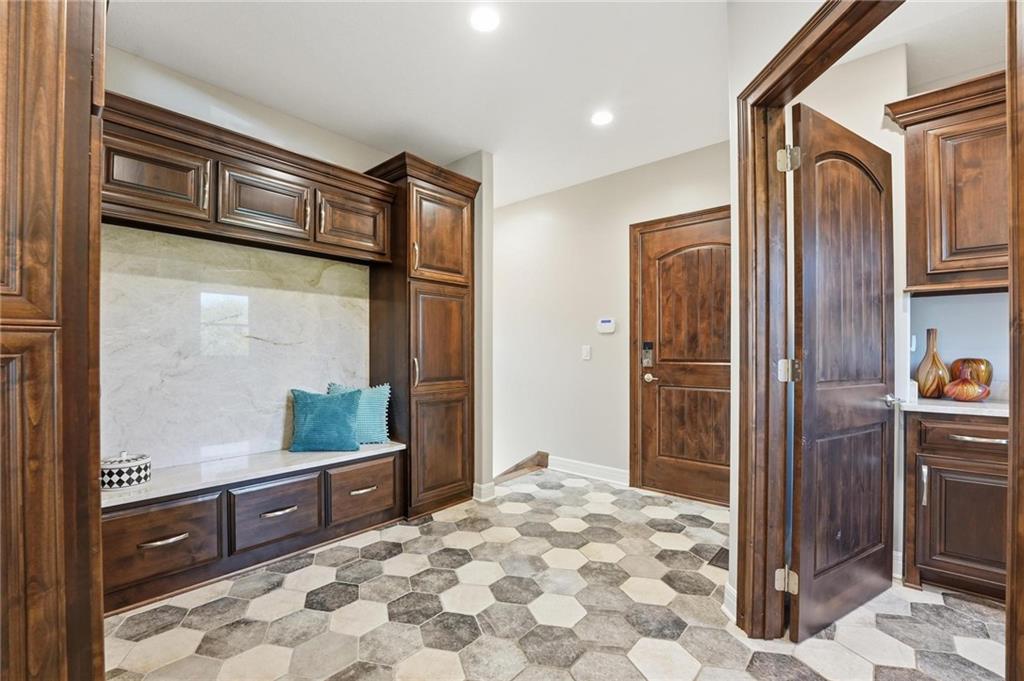 10807 Northwest Tiffany Springs Road Kansas City, MO 64153 - Photo 34 of 99