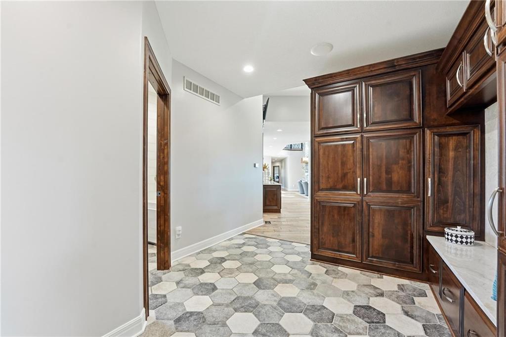 10807 Northwest Tiffany Springs Road Kansas City, MO 64153 - Photo 35 of 99