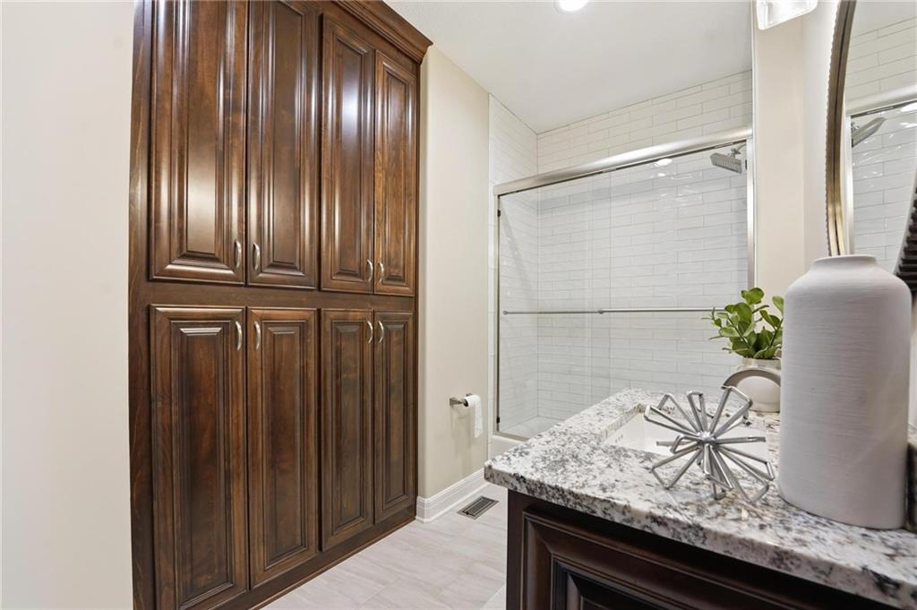 10807 Northwest Tiffany Springs Road Kansas City, MO 64153 - Photo 40 of 99