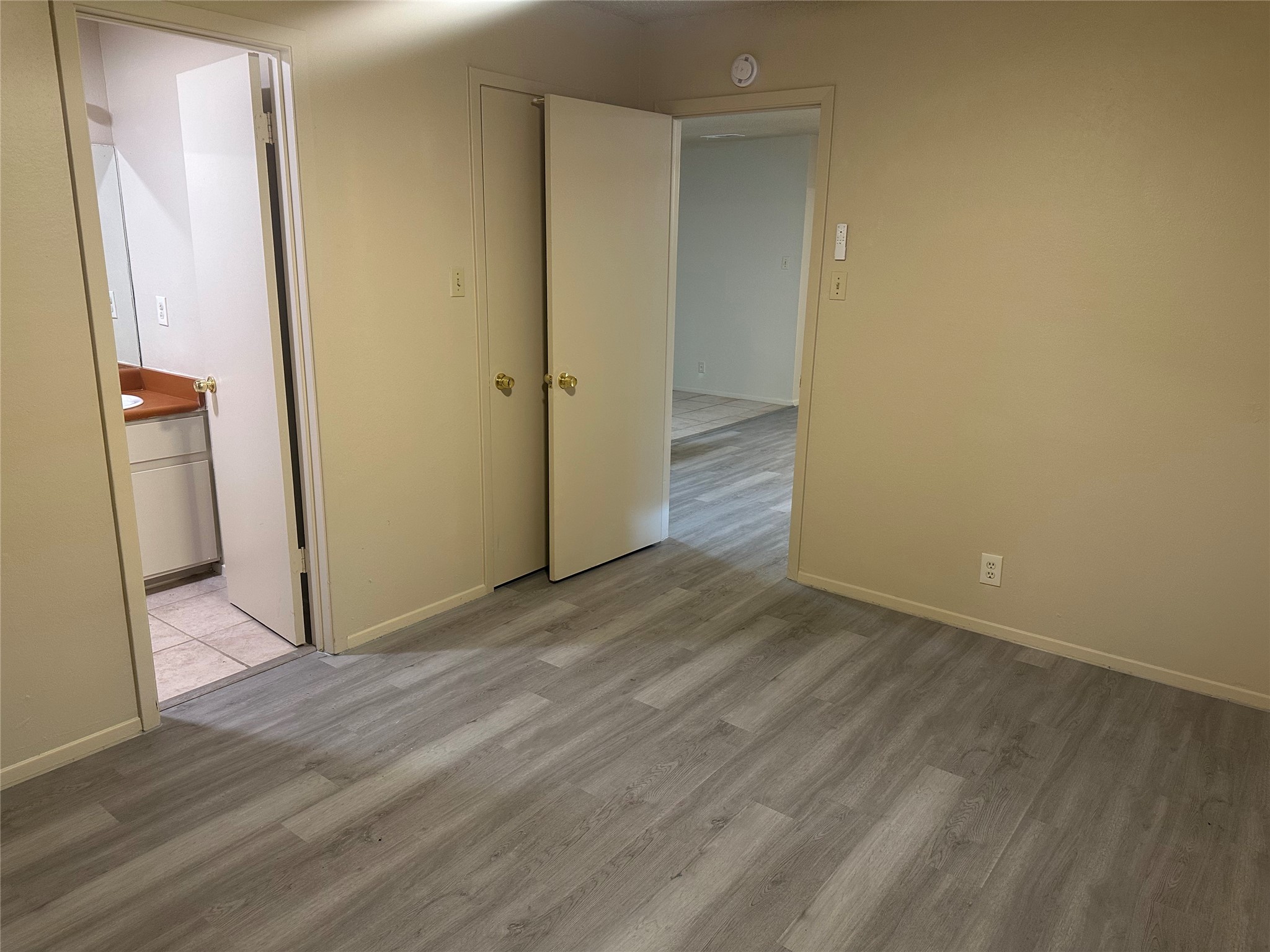 2602 South Bagdad Road, Unit A Leander, TX 78641 - Photo 8 of 26 Functional bedroom featuring contemporary gray flooring and access to a compact, well-appointed bath.