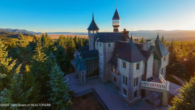 $13,490,000 | 2150 Robinson Lane, Bedford, WY 83112