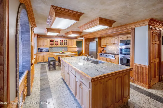 $13,490,000 | 2150 Robinson Lane, Bedford, WY 83112