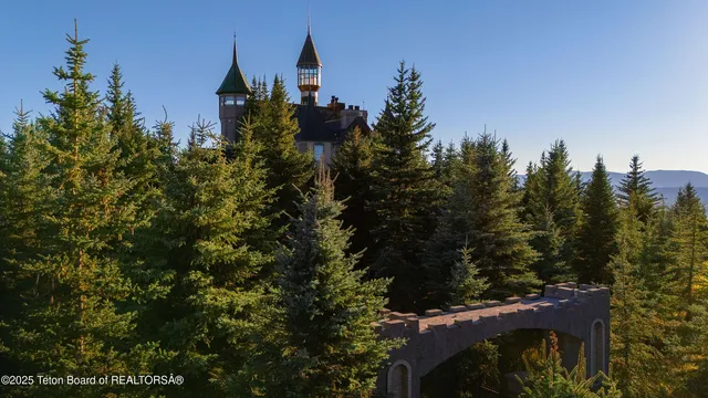 $13,490,000 | 2150 Robinson Lane, Bedford, WY 83112