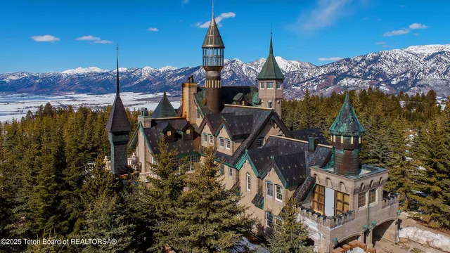 $13,490,000 | 2150 Robinson Lane, Bedford, WY 83112