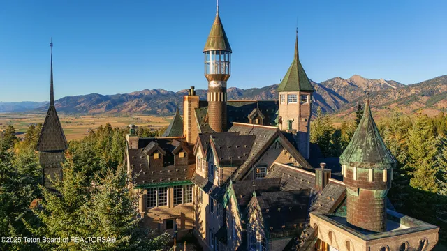 $13,490,000 | 2150 Robinson Lane, Bedford, WY 83112