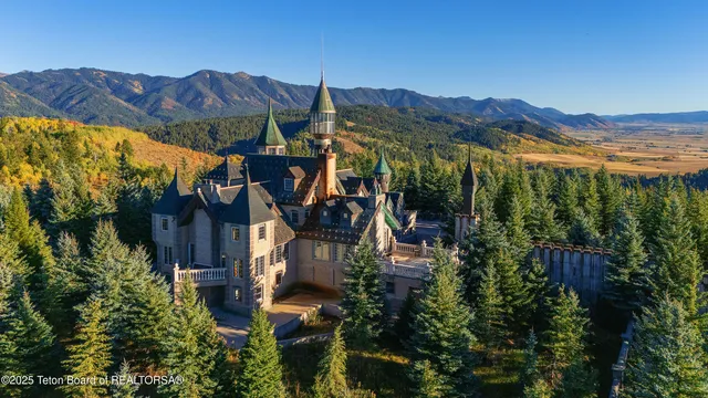 $13,490,000 | 2150 Robinson Lane, Bedford, WY 83112