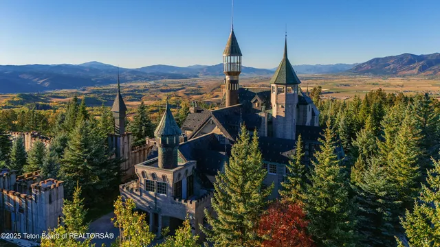 $13,490,000 | 2150 Robinson Lane, Bedford, WY 83112