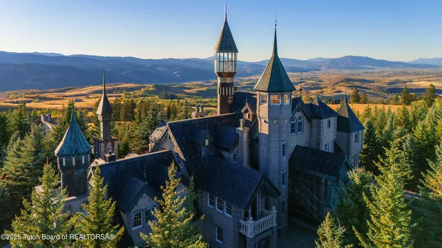 $13,490,000 | 2150 Robinson Lane, Bedford, WY 83112