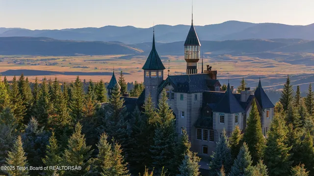 $13,490,000 | 2150 Robinson Lane, Bedford, WY 83112