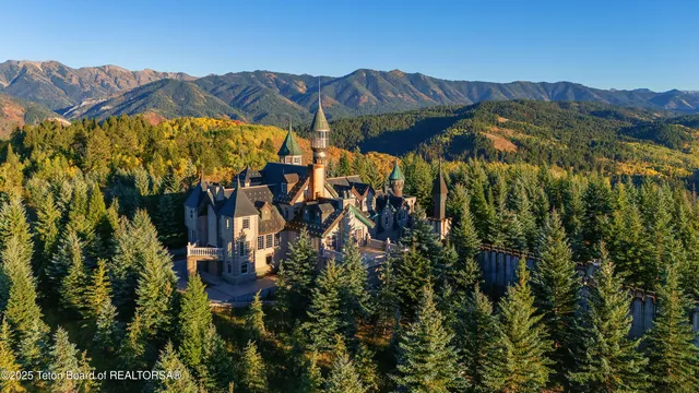 $13,490,000 | 2150 Robinson Lane, Bedford, WY 83112