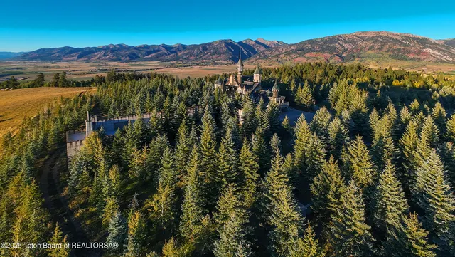 $13,490,000 | 2150 Robinson Lane, Bedford, WY 83112