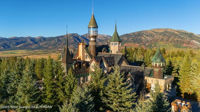 $13,490,000 | 2150 Robinson Lane, Bedford, WY 83112