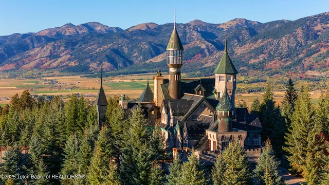 $13,490,000 | 2150 Robinson Lane, Bedford, WY 83112