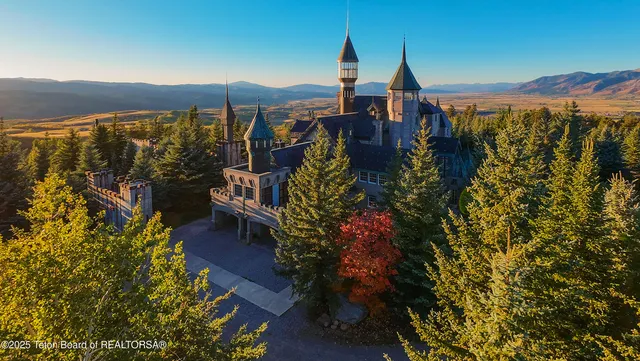 $13,490,000 | 2150 Robinson Lane, Bedford, WY 83112