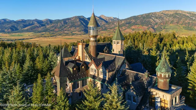 $13,490,000 | 2150 Robinson Lane, Bedford, WY 83112