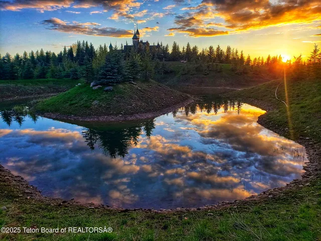 $13,490,000 | 2150 Robinson Lane, Bedford, WY 83112