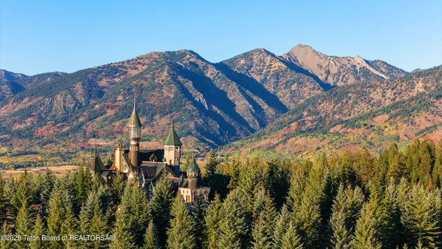 $13,490,000 | 2150 Robinson Lane, Bedford, WY 83112