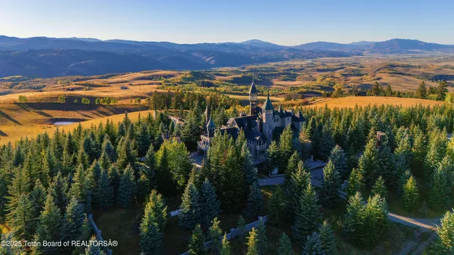 $13,490,000 | 2150 Robinson Lane, Bedford, WY 83112