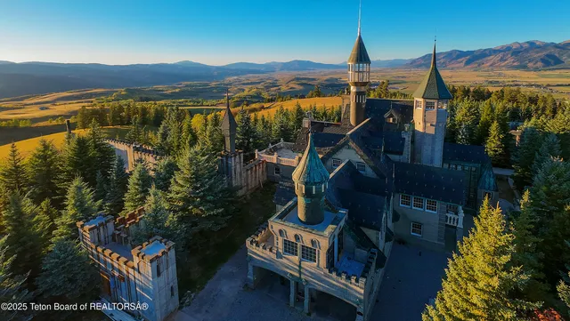 $13,490,000 | 2150 Robinson Lane, Bedford, WY 83112