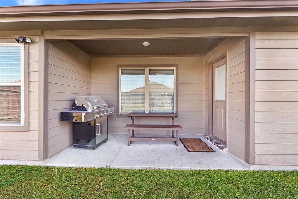 3010 Dripping Springs Court Katy, TX 77494 - Photo 20 of 22 a living room with furniture and a window