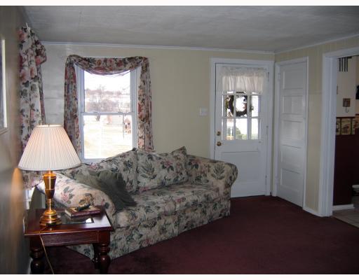 147 Holly Place Road Mount Pleasant, PA 15666 - Photo 5 of 6 Living Room.