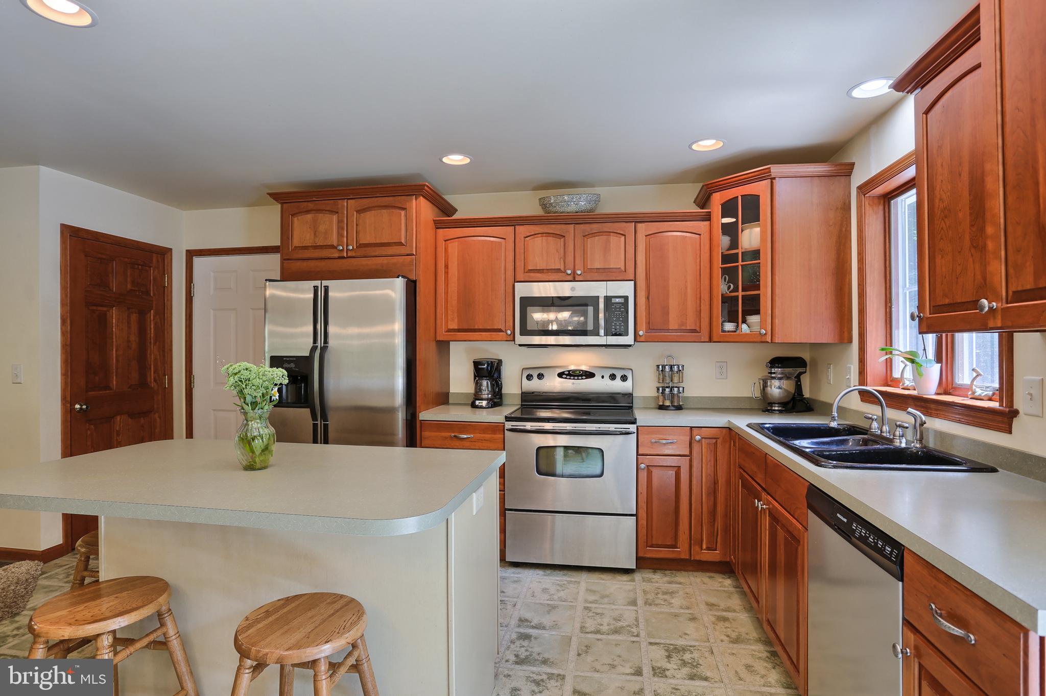 655 Forest Road Denver, PA 17517 - Photo 8 of 66 Stainless appliances