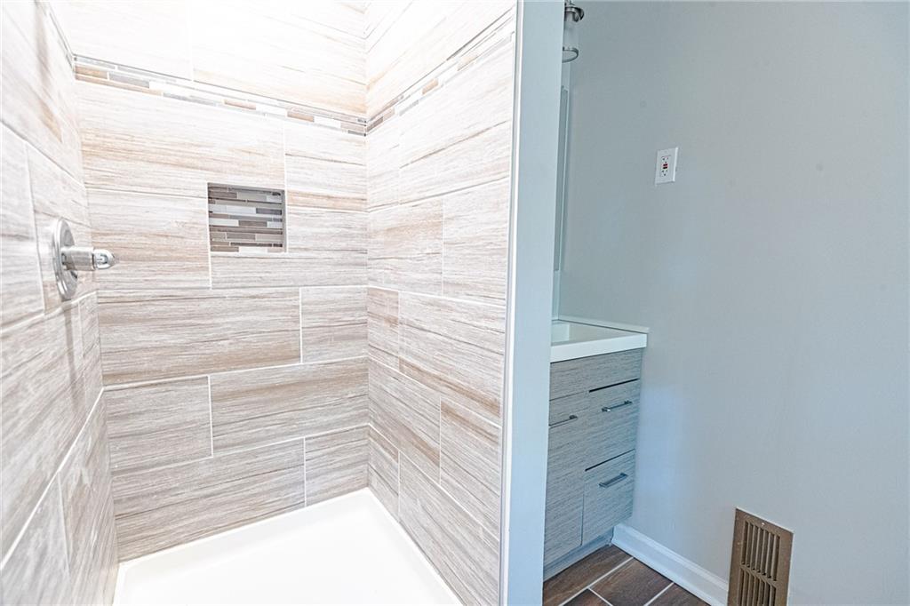 145 Holly Road Northwest Atlanta, GA 30314 - Photo 21 of 28 a bathroom with a shower