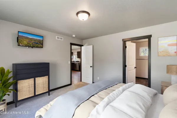$529,900 | 1279 Gypsy Bay Road, Sagle, ID 83860