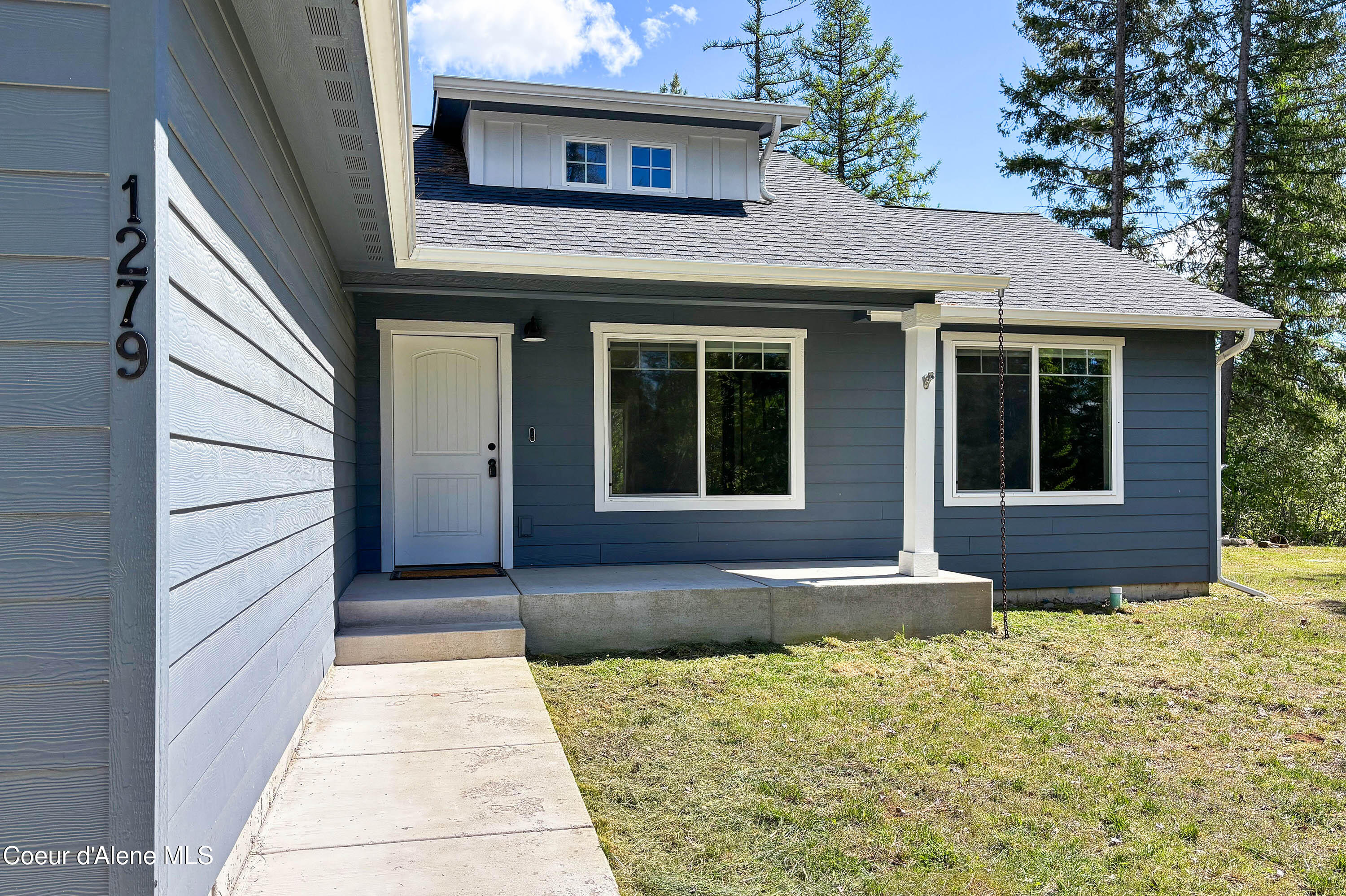 1279 Gypsy Bay Road Sagle, ID 83860 - Photo 23 of 37 Front Covered Porch
