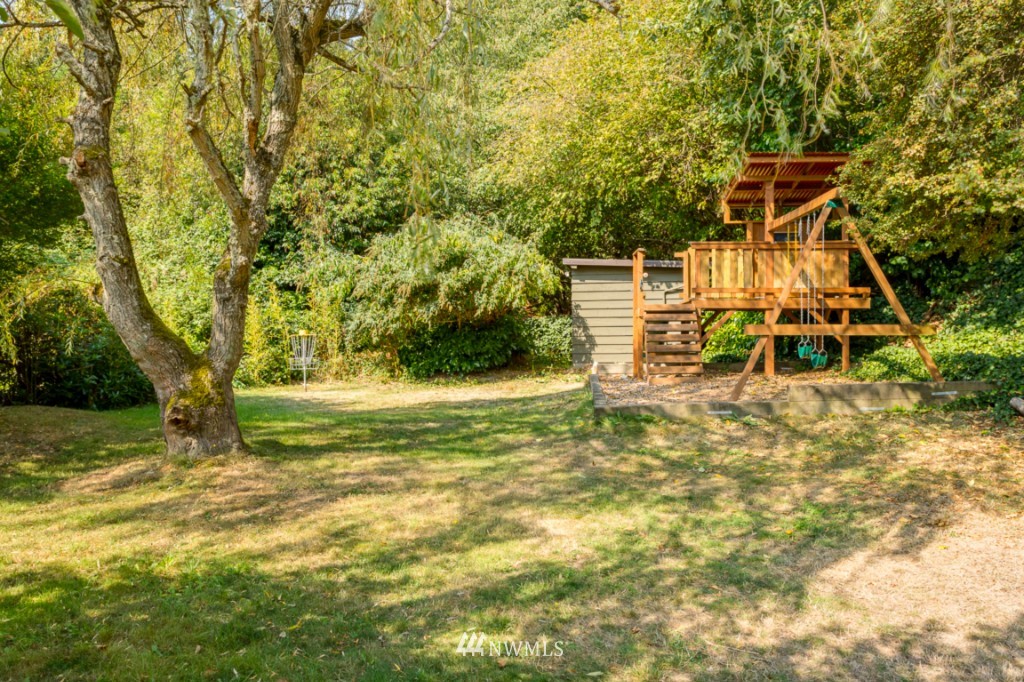 1643 Southwest Hillcrest Road Burien, WA 98166 - Photo 22 of 23 Gallery Image 22