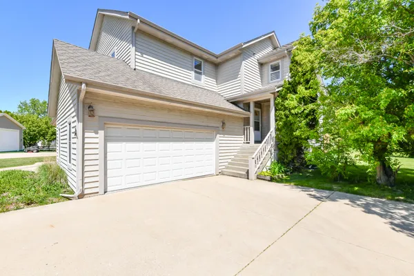 $389,900 | N27-w26410 East Christian Court, Unit 1, Pewaukee, WI 53072